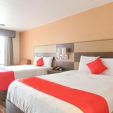Scottish Inns & Suites - Woodlands Mall Зе-Вудлендс Екстер'єр фото